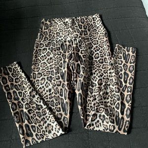 Womens Full length leopard leggings.